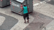 гифки-негр-мусорка-4064281.gif