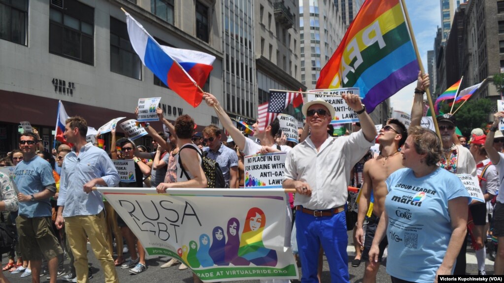 Группа РУСА-ЛГБТ на гей-параде в Нью-Йорке в 2013 году
