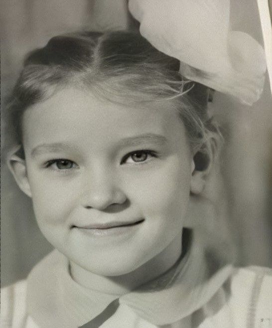 Анастасия Панина в детстве, восстановленная фотография