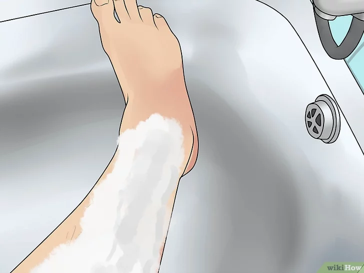 Изображение с названием Shave Your Legs (Male) Step 6